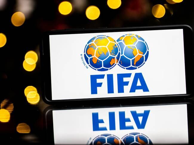 POLAND - 2023/01/06: In this photo illustration a FIFA logo seen displayed on a smartphone. (Photo Illustration by Mateusz Slodkowski/SOPA Images/LightRocket via Getty Images)