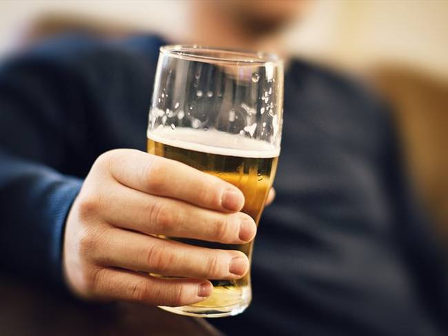 La reducción del consumo de cerveza se debe a la aplicación del Código de Policía, según la Secretaría de Hacienda del Atlántico. Foto: Getty Images
