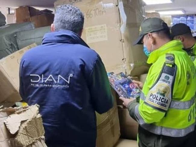 La Dian aprehendió mercancía por más de 2 mil millones de pesos en Bogotá. Foto: Cortesía DIAN