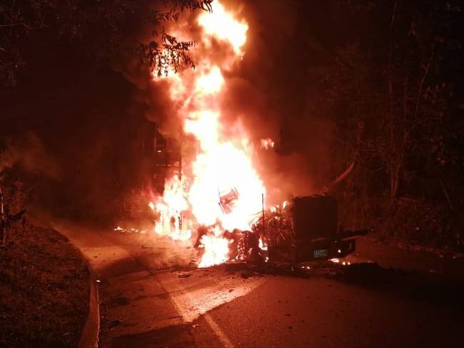 Vehículos quemados en Antioquia. Foto: Cortesía