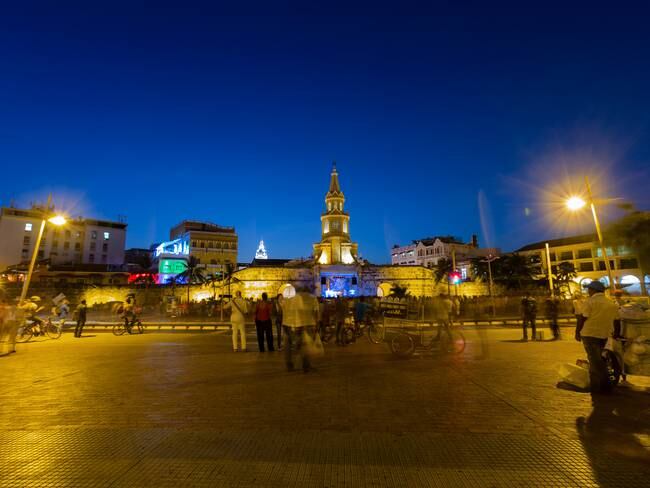 Puerta de la torre del reloj en Cartagena, Colombia. Vía Getty Images.