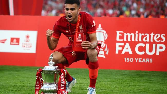 LONDON, ENGLAND - MAY 14:   Luis Diaz of Liverpool celebrates with the trophy following his sides victory in a penalty shootout during The FA Cup Final match between Chelsea and Liverpool at Wembley Stadium on May 14, 2022 in London, England. (Photo by Chris Brunskill/Fantasista/Getty Images)