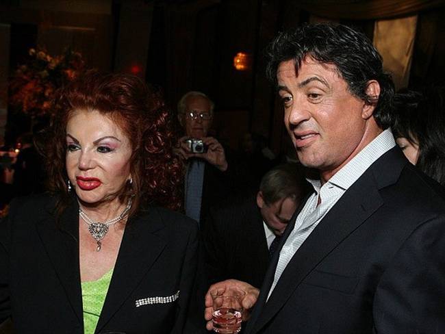 Jackie Stallone junto a su hijo Sylvester. Foto: Getty Images.