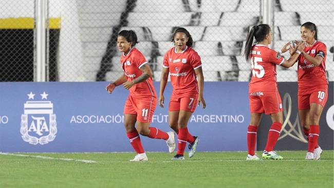 &#039;Las escarlatas debutaron con pie derecho&#039;. Foto: Twitter: CONMEBOL Libertadores Femenina