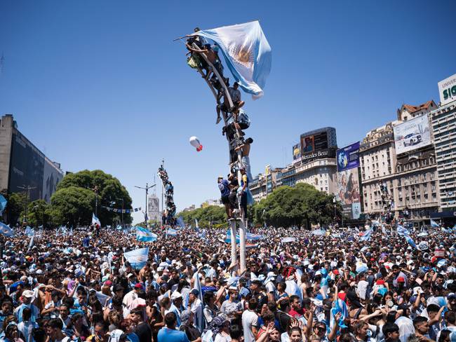 Hinchas argentinos. Diciembre de 2022 en Buenos Aires. Foto: Diego Radames/Anadolu Agency via Getty Images.