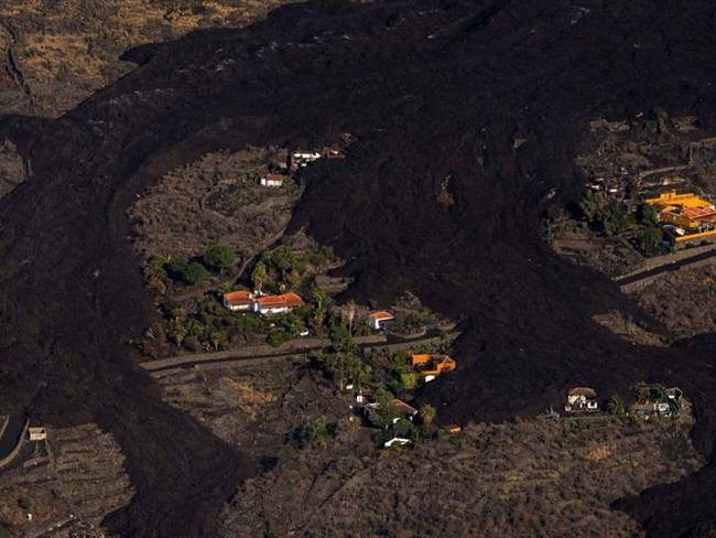 Lidia González, residente de La Palma, indicó en La W que si la lava del volcán llega al mar, se verían afectadas otras zonas de la isla. Foto: EMILIO MORENATTI/POOL/AFP via Getty Images