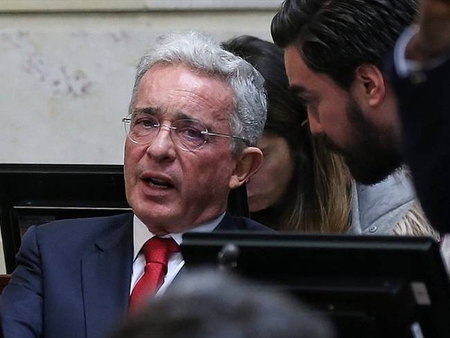 Ordenan medida de aseguramiento contra el expresidente Álvaro Uribe. Foto: Colprensa - Camila Díaz