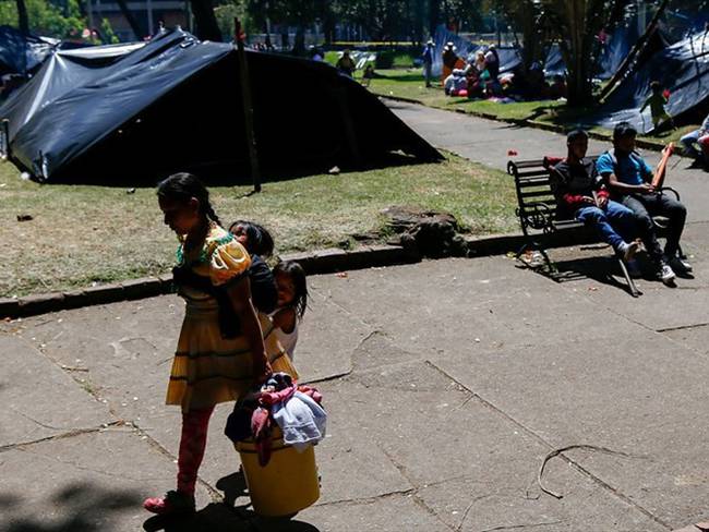 La Personería de Bogotá confirmó que cinco niños pertenecientes a la comunidad indígena emberá se encuentran en Unidades de Cuidados Intensivos. Foto: Colprensa / MARIANO VIMOS