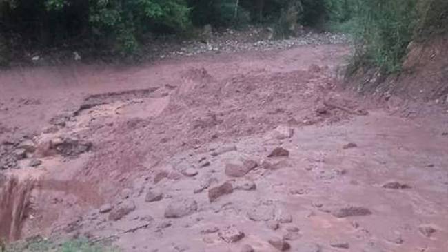 Las fuertes lluvias que se han registrado en el departamento dejan tres vías cerradas y un hombre desaparecido. Foto: Gobernación de Santander