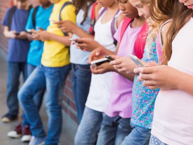 ¿Cómo funciona el proyecto de ley que regula el uso del celular en los colegios?