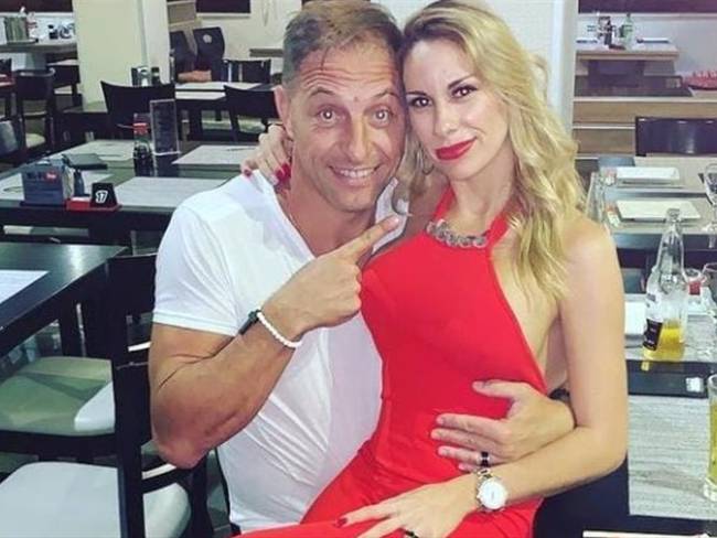 Esposa de Néstor Pisana salió en su defensa tras oleada de insultos en Instagram. Foto: Instagram: @romiortegaa