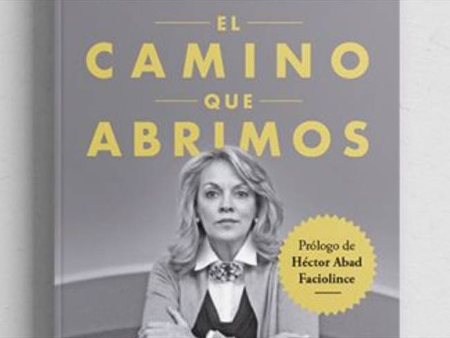 María Emma Mejía presenta su libro ‘El camino que abrimos’. Foto: Librería Nacional