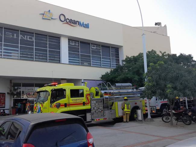 Incendio en el Centro Comercial Ocean Mall/ Bomberos de Santa Marta