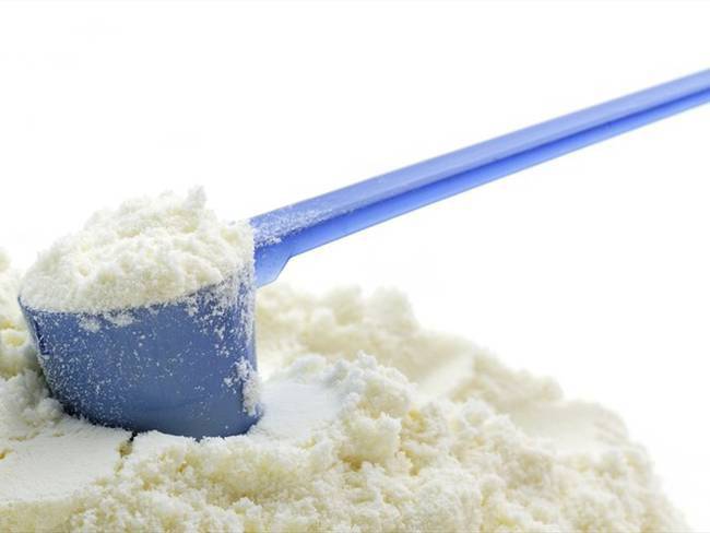Más de 3 mil toneladas de leche en polvo entera se importaron al país en el 2021, indicó Fedegan. Crédito/Foto: Getty Images(Thot)