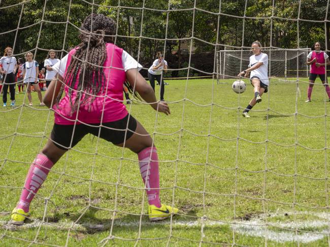 Goleadoras, la fundación que quiere llevar a 15 niñas futbolistas de Chocó a Qatar