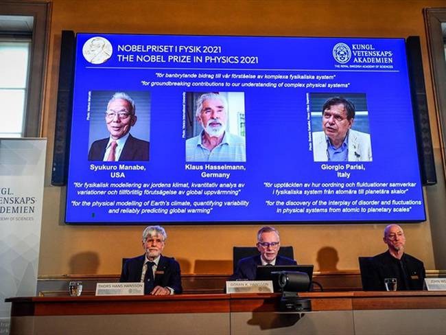 Los científicos Syukuro Manabe, Klaus Hasselmann y Giorgio Parisi fueron distinguidos hoy con el Premio Nobel de Física 2021. Foto: Getty Images / PONTUS LUNDAHL