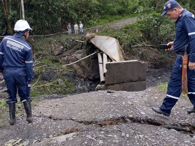 Tres puentes colapsaron y dos más tienen graves afectaciones. Foto: Alcaldía de Briceño. 