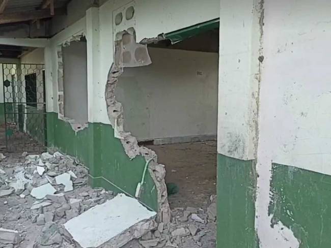 Delincuentes derribaron paredes de colegio en Algarrobo, Magdalena