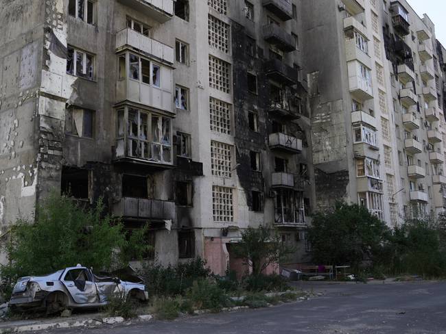 Se piensa que habría fosas comunes en cada edificio destruido: alcalde de Mariúpol