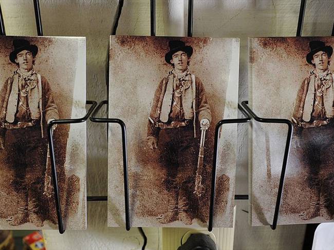 El revólver de donde salió la bala que mató a Billy the Kid en la época del lejano Oeste fue vendido en una subasta por 6,03 millones de dólares en Los Ángeles. Foto: MARK RALSTON/AFP via Getty Images