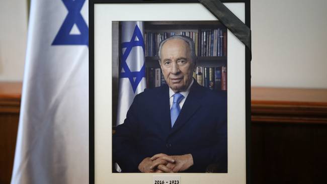 Shimon Peres. (Photo: RONEN ZVULUN/AFP via Getty Images)