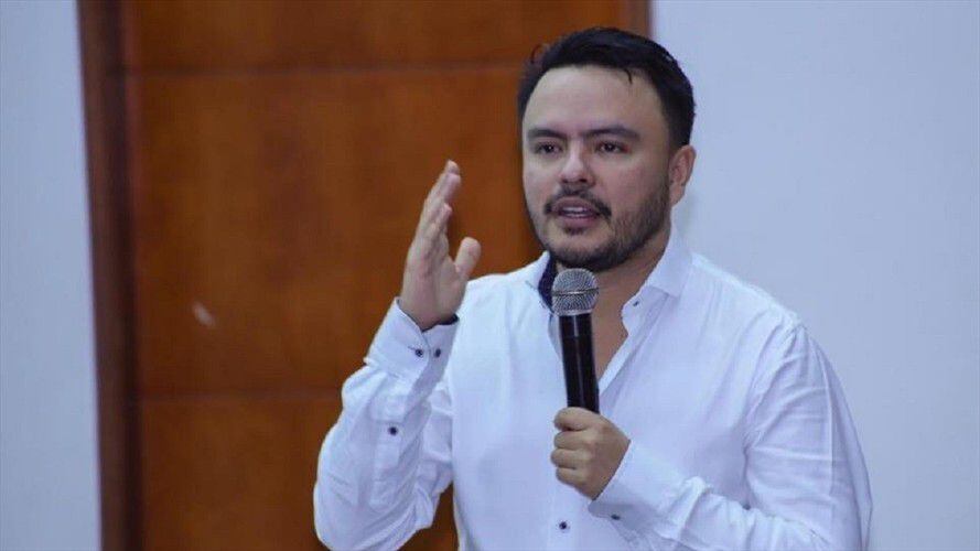 Concejal de Bogotá denuncia a exalcalde Harman por presunta entrega irregular de tierras