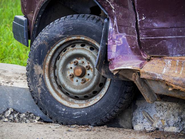 Grave accidente vehicular mantiene afectada la movilidad en La Línea