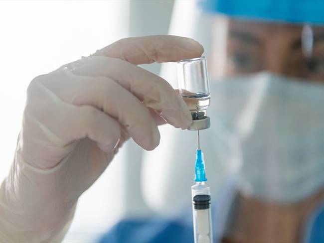 ¿Privados deberían poder adquirir las vacunas contra el COVID-19?. Foto: Getty Images / HISPANOLISTIC