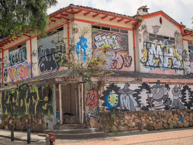Autoridades demuelen casa utilizada para el expendio de drogas. Foto: Prensa de la Alcaldía de Bogotá.