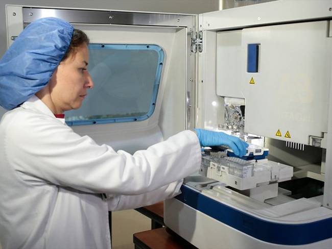 Para mejorar los estándares en las investigaciones criminales en Colombia, se propuso crear un banco de muestras de ADN. Foto: Colprensa - Laboratorio del Instituto de Genética