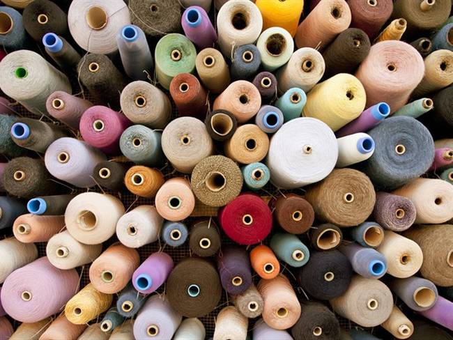 Los sectores que presentan mayor decrecimiento en el mercado nacional son textiles, con caída de 33,9%, vehículos automotores, con -8,4% y bebidas con -6%. Foto: Getty Images