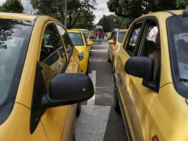 Alerta por nueva modalidad de robo en taxis con gel antibacterial en Bogotá