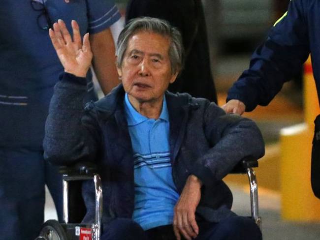 Fujimori cumple una condena de 25 años en una cárcel peruana por crímenes de lesa humanidad.. Foto: LUKA GONZALES/AFP via Getty Images