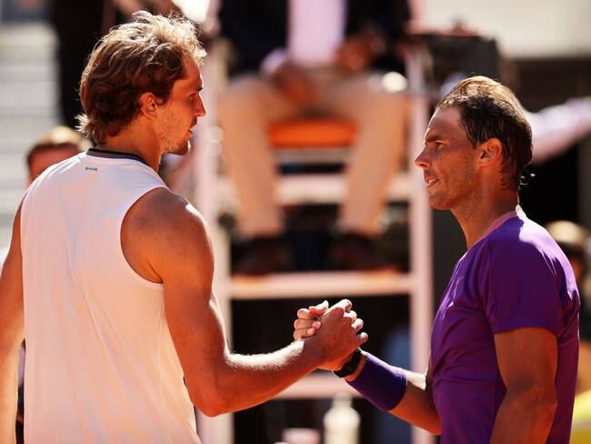 Alexander Zverev de Alemania y Rafael Nadal de España. (Photo by Clive Brunskill/Getty Images)