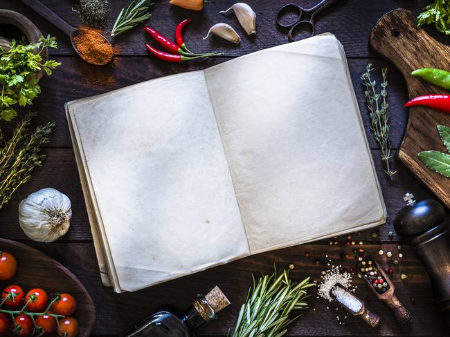 ‘De nuestra mesa a la suya: cocina fusión’, el libro de recetas que cuenta historias a través de la comida