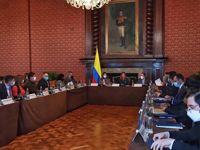 El director de Migración Colombia, Juan Francisco Espinosa, ratificó su compromiso de crear una oficina permanente en. Foto: Cortesía Cancillería
