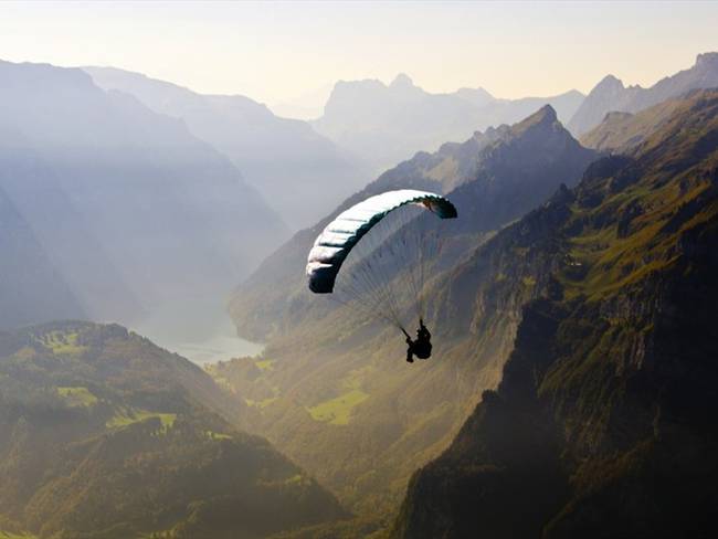 El parapente es un deporte que se inventó en Francia por un alpinista en la década de los 70. Foto: Getty Images / SYLWIA DUDA