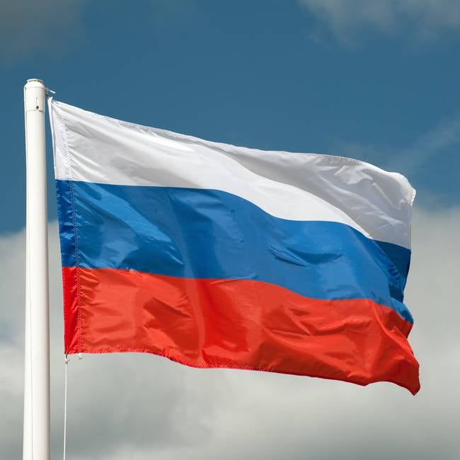 Imagen de referencia de la bandera de Rusia. Foto: andDraw/Getty Images