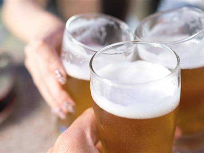 ¿El consumo moderado de alcohol aumenta el riesgo de padecer cáncer. Foto: Getty Images
