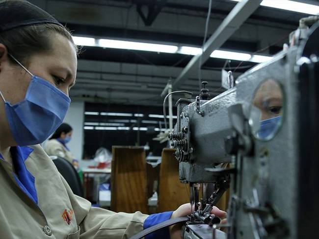 En cuanto a la manufactura se ve que el incremento frente al año pasado en el personal ocupado fue de 6%. Foto: Colprensa