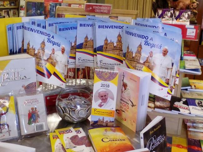 Libros sobre papa Francisco. Foto: La Wcon Julio Sánchez Cristo