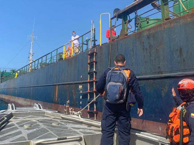 Formulan cargos contra miembros de buque abandonado en la bahía de Santa Marta. Foto: DIMAR