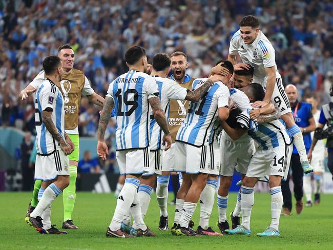LUSAIL CITY, QATAR - DECEMBER 13: Argentina players celebrate their 3-0 victory in the FIFA World Cup Qatar 2022 semi final match between Argentina and Croatia at Lusail Stadium on December 13, 2022 in Lusail City, Qatar. (Photo by Buda Mendes/Getty Images)