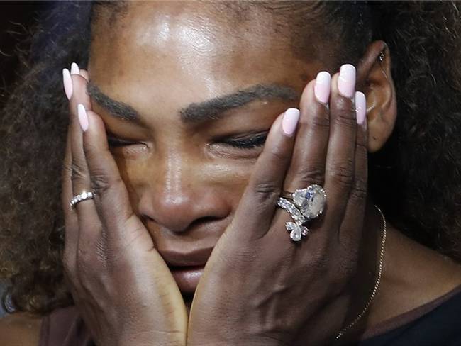 Serena Williams le gritó al árbitro: &quot;has atacado mi carácter, esto está mal (...) Me debes una disculpa (...) Eres un mentiroso. Eres un ladrón, me has robado un punto&quot;. Foto: Associated Press - AP