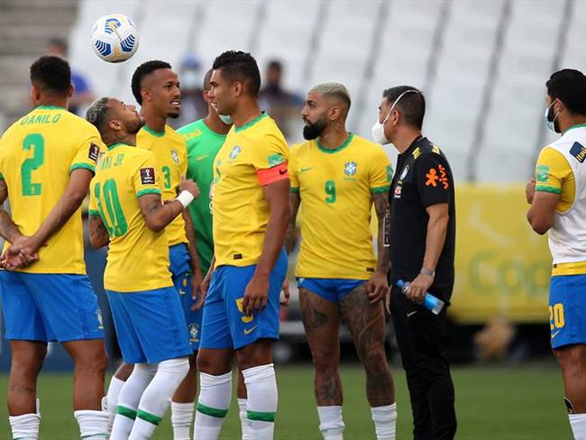 Jugadores de Brasil en medio de la polémica con la selección Argentina. Foto: Alexandre Schneider/Getty Images