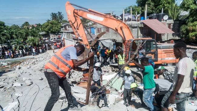 Bomberos de Bogotá apoyarán rescate tras sismo en Haití. Foto: Getty Images/ REGINALD LOUISSAINT JR / Colaborador