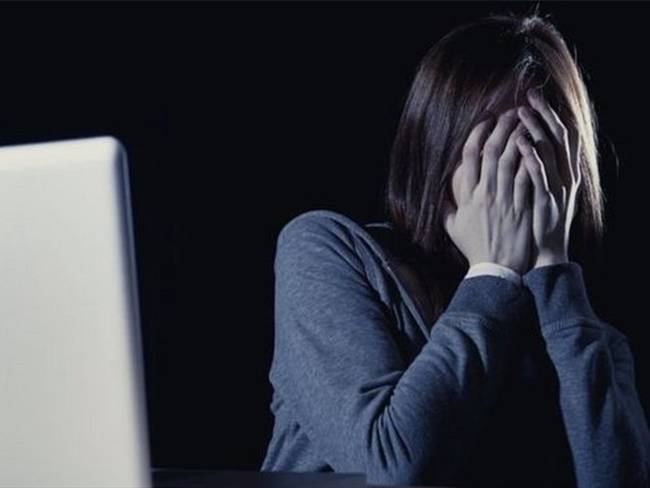 Miles de mujeres en el mundo están siendo amenazas con la publicación en internet de imágenes sexualmente explícitas o comprometedoras.. Foto: BBC Mundo