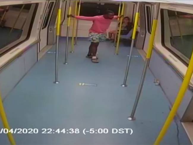 Colombiana denuncia haber sido fuertemente agredida en el metro de Miami