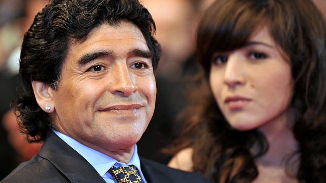 Diego Maradona y su hija Gianinna Maradona. Fotos: Getty Images