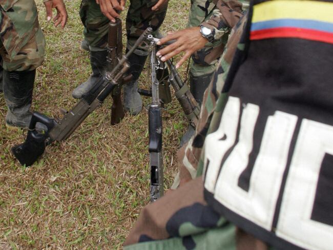 Combatientes del Bloque Norte de Autodefensas de las Autodefensas Unidas de Colombia (AUC), en Chimila, departamento de Cesar, Colombia. Foto: RODRIGO ARANGUA/AFP vía Getty Images.